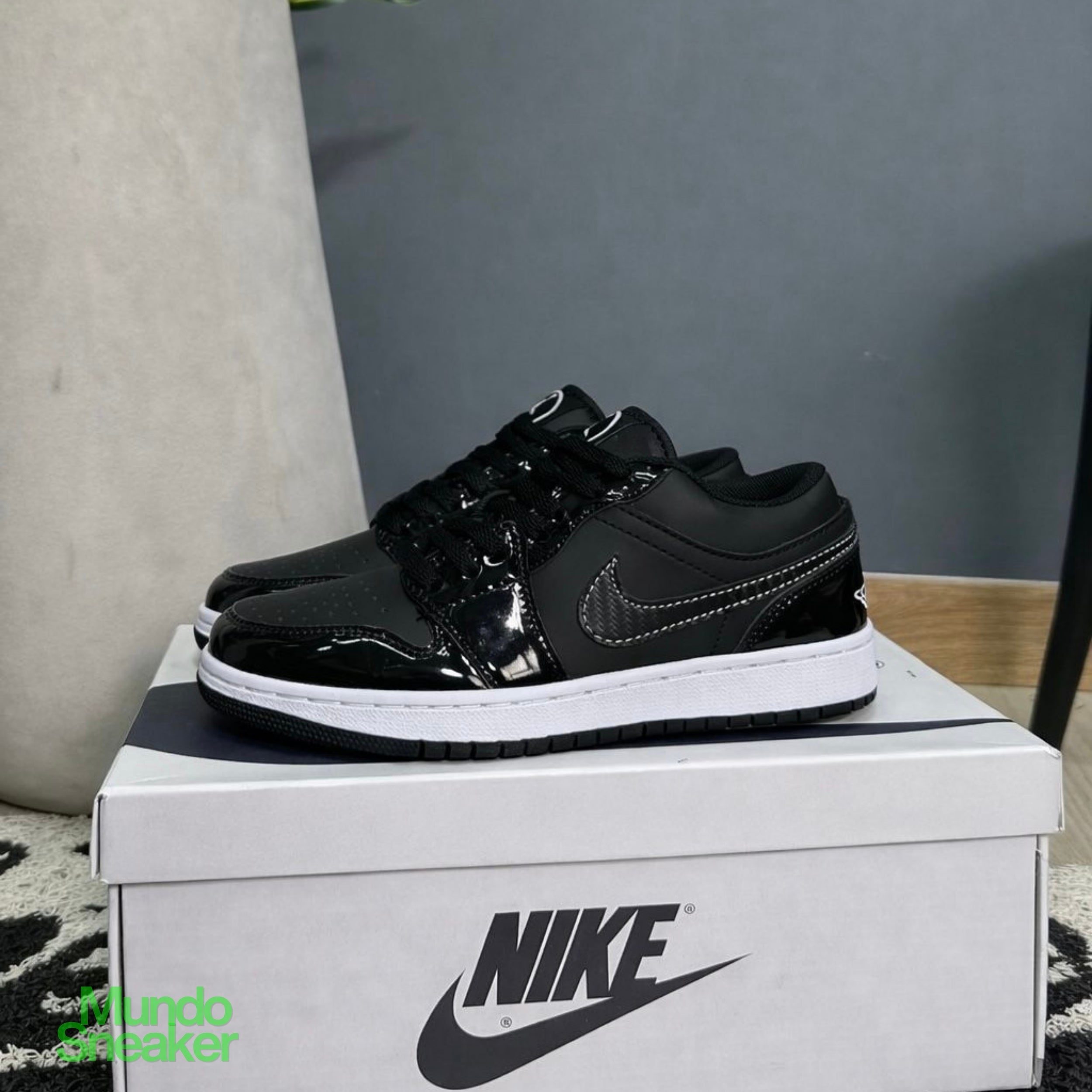 JORDAN RETRO 1 CHAROL NEGRA