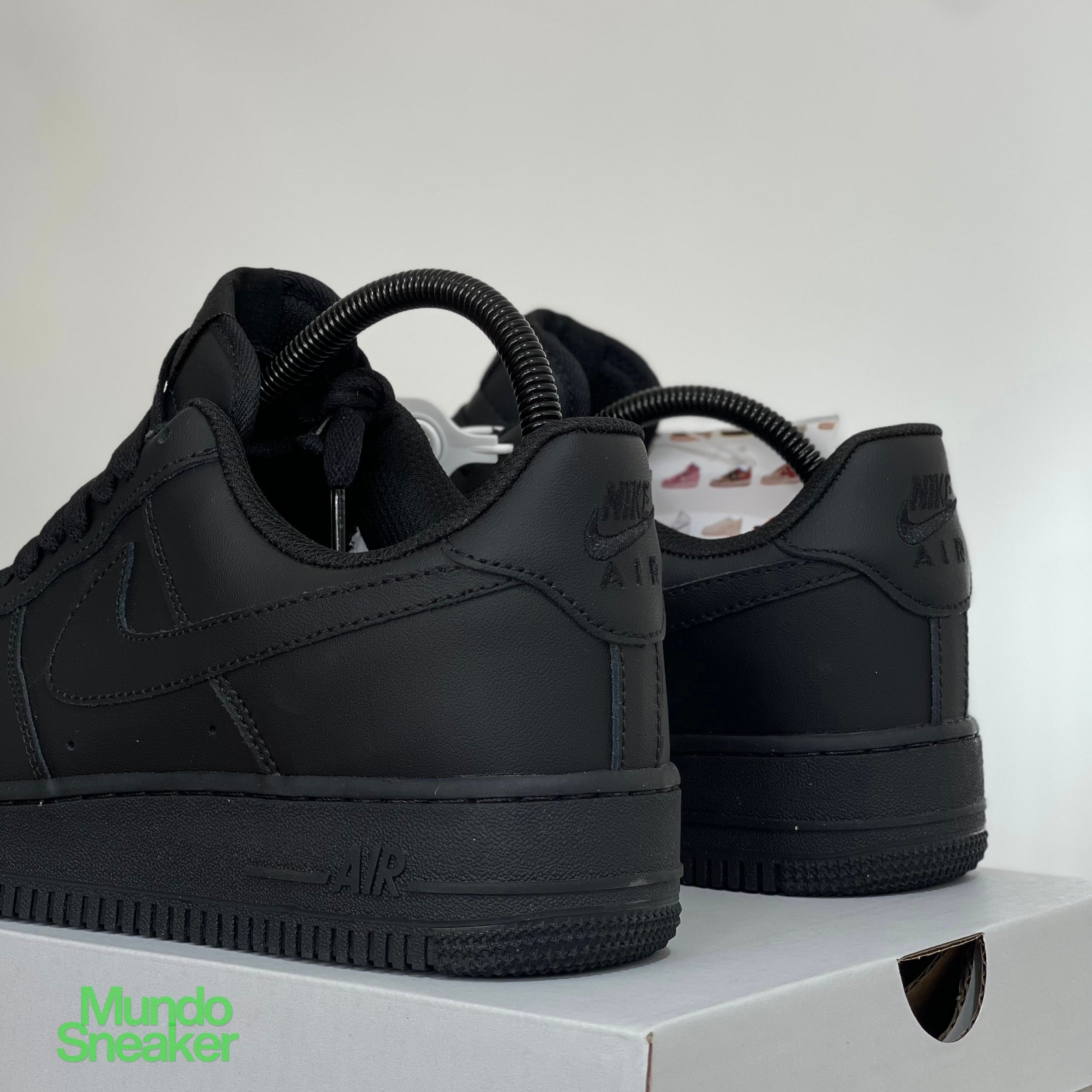 NIKE AIR FORCE ONE CLASICA NEGRA