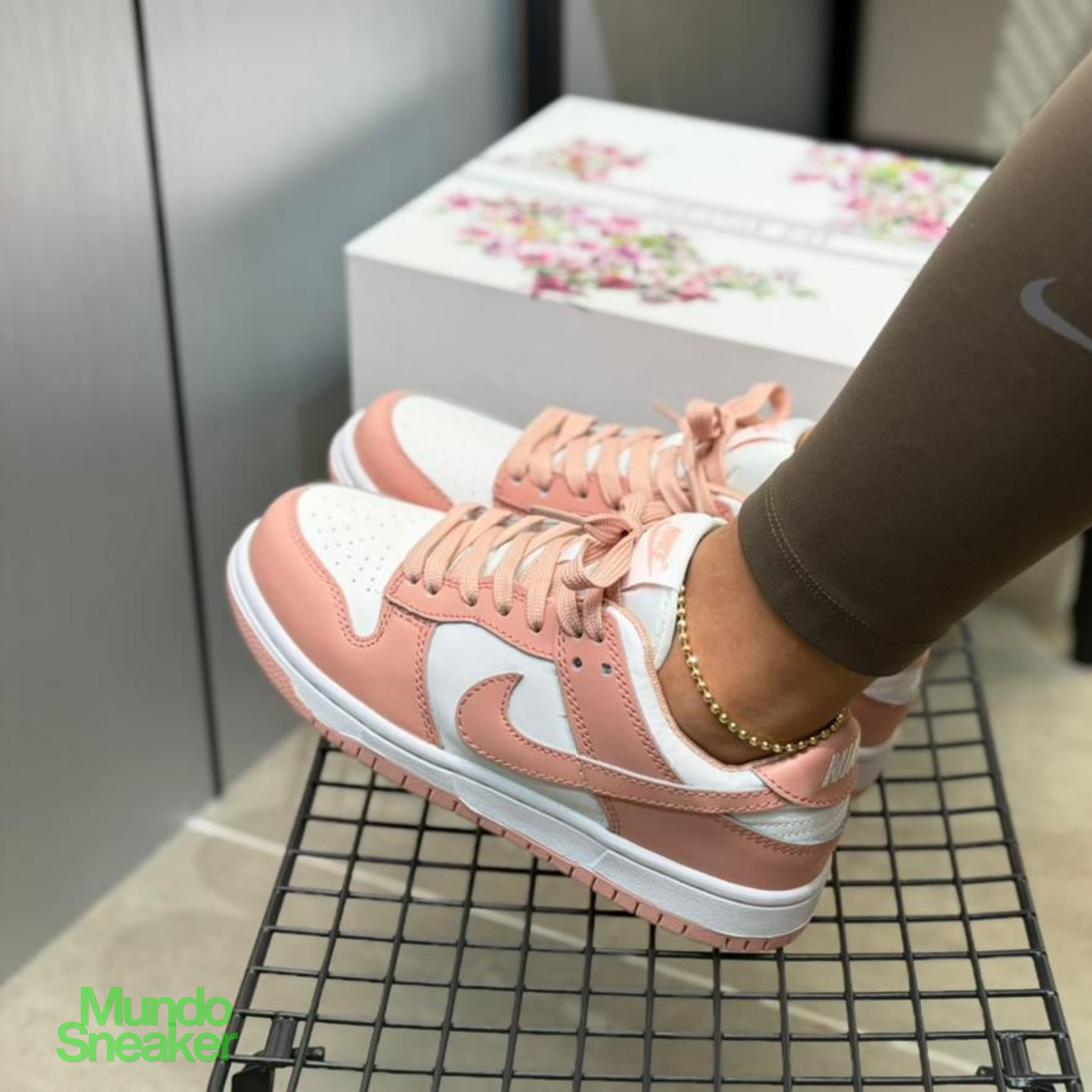 NIKE SB SALMON