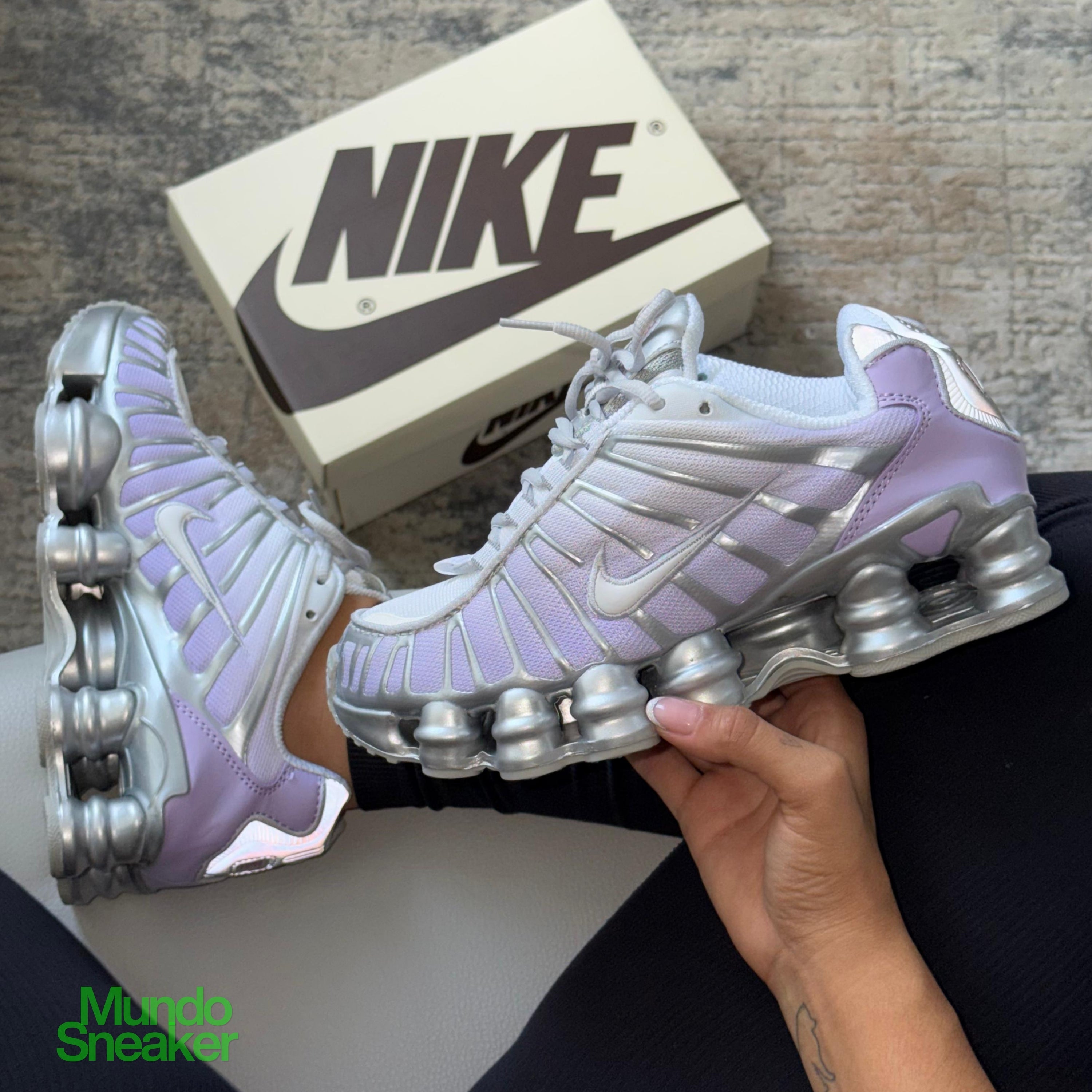 NIKE SHOX GUSANO PASTEL