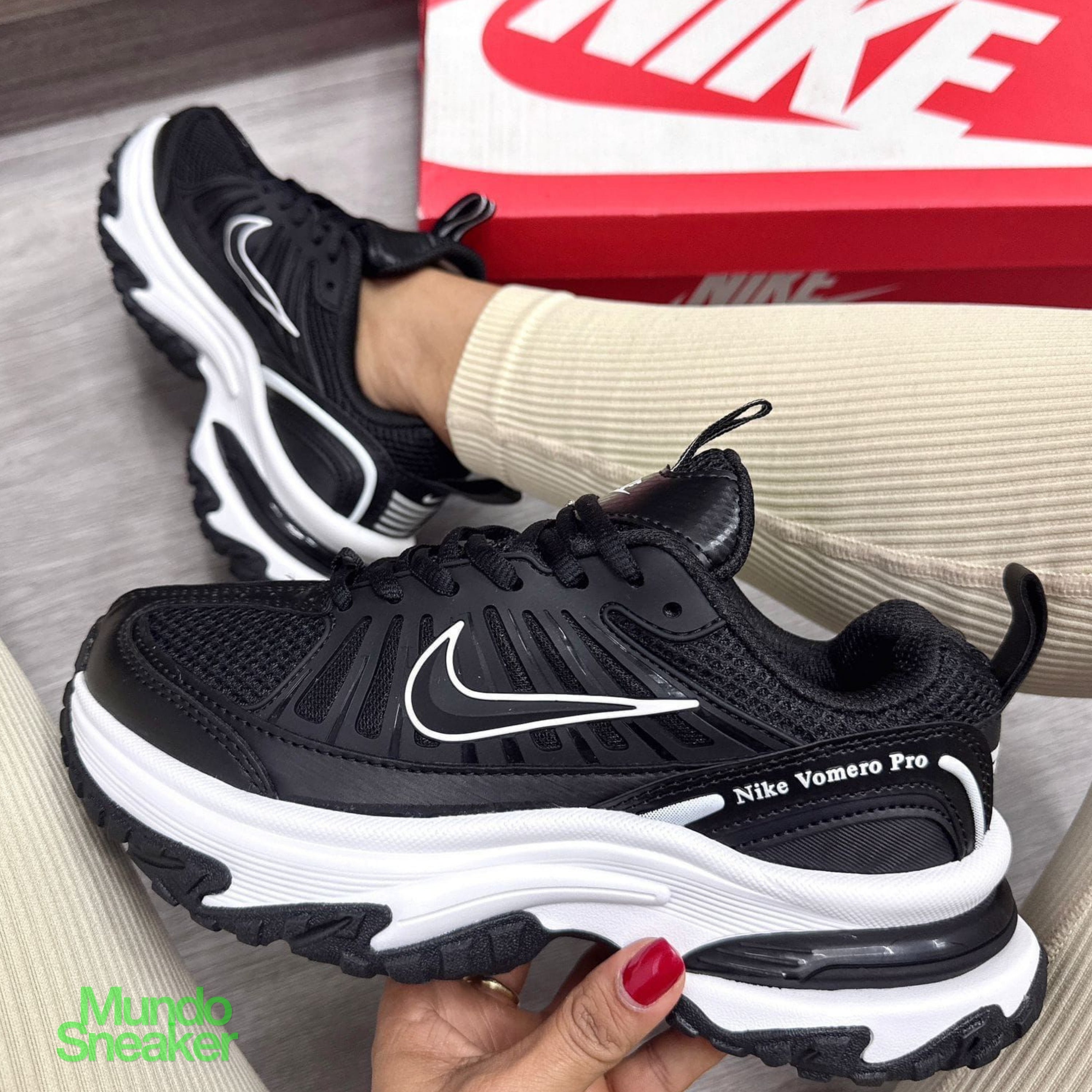 NIKE VOMERO PRO NEGRA